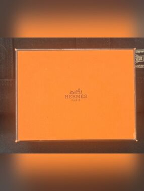 Hermès Black Leather Bifold Wallet With Box: 2 Card Slots For Multiple Cards